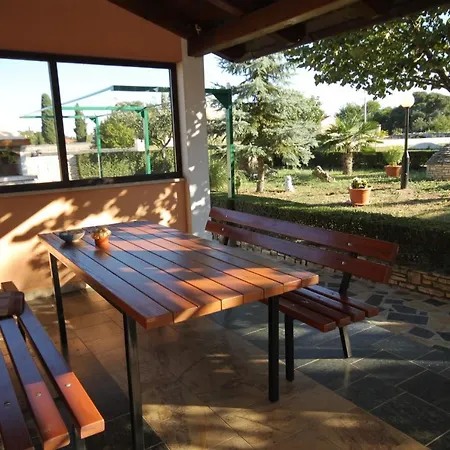 Vikendica Family With Pool: Sveti Petar U Sumi Retreat
