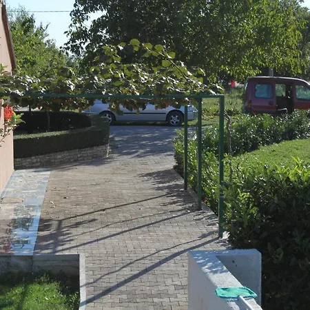 Holiday home Family With Pool: Sveti Petar U Sumi Retreat