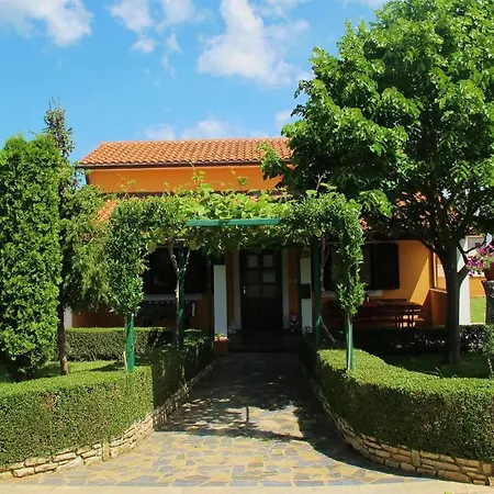 Holiday home Family With Pool: Sveti Petar U Sumi Retreat Gljuscici
