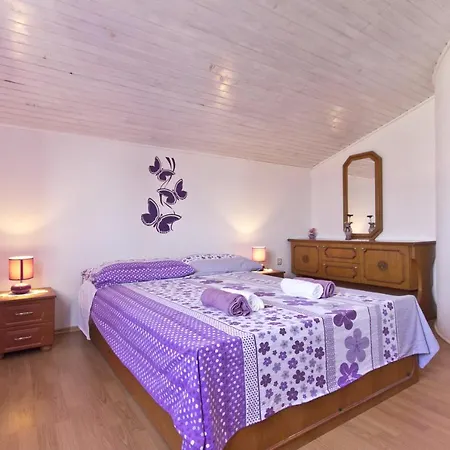 Family With Pool: Sveti Petar U Sumi Retreat *