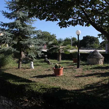Holiday home Family With Pool: Sveti Petar U Sumi Retreat *