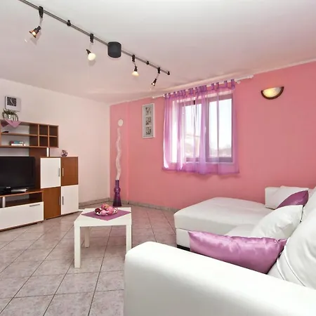 Family With Pool: Sveti Petar U Sumi Retreat * Gljuscici